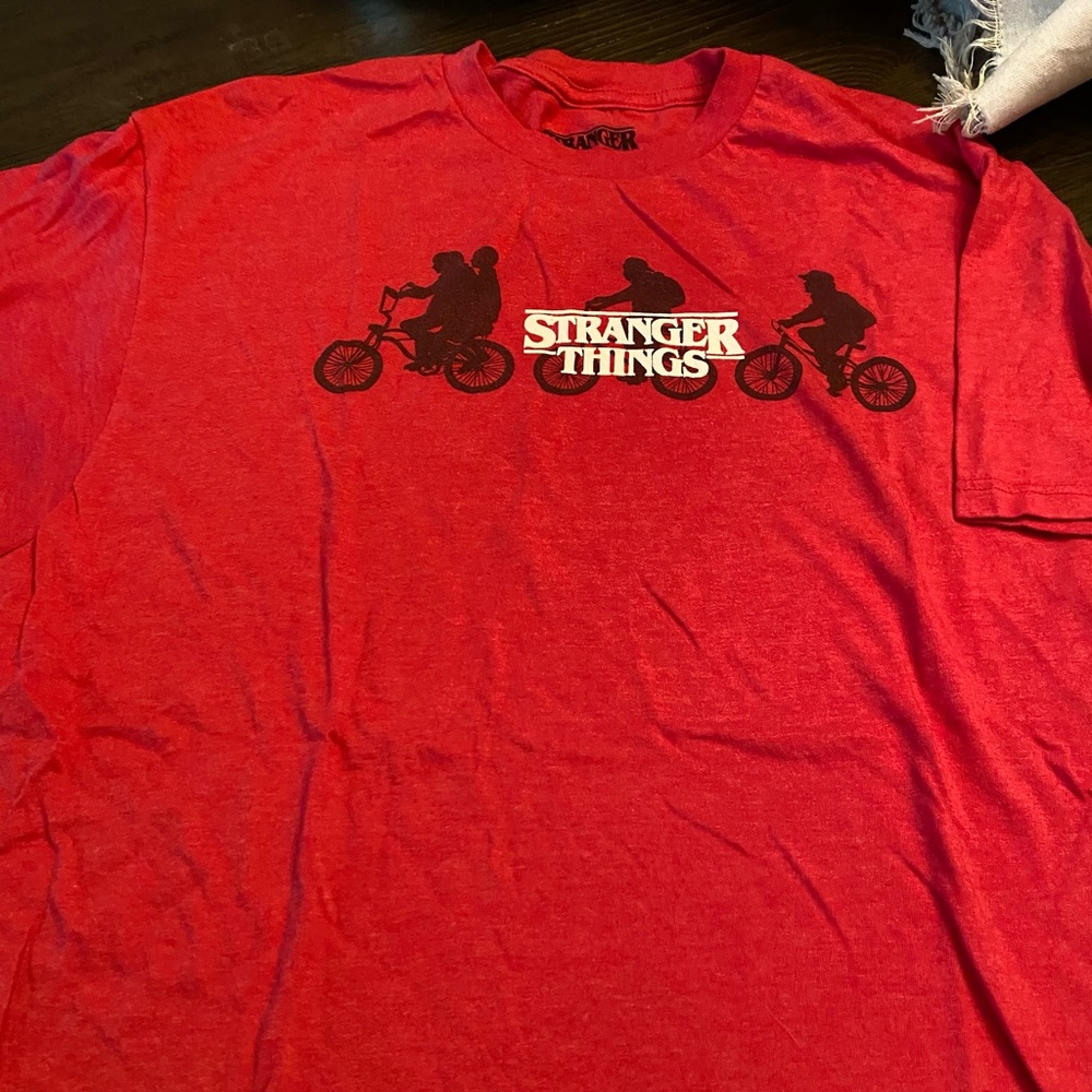 Stranger Thjngs tshirt